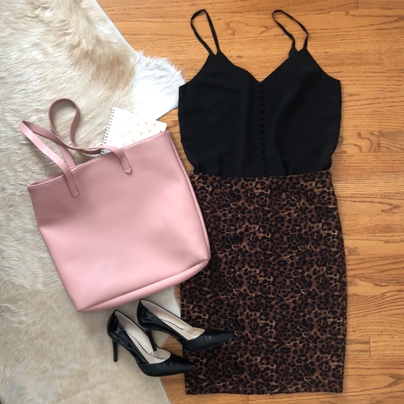 Old Navy Dresses & Skirts - Animal Print Pencil Skirt Old Navy Size 10